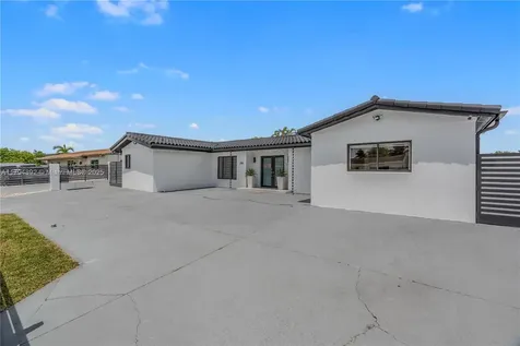 2901 Village Green Drive Miami FL 33175