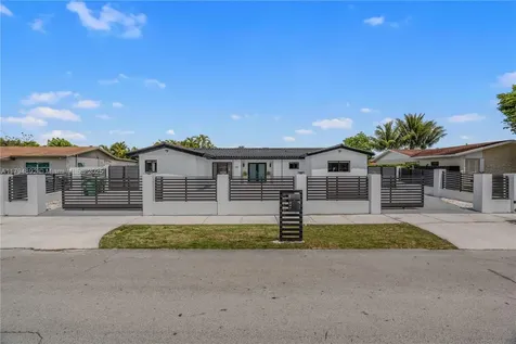 2901 Village Green Drive Miami FL 33175