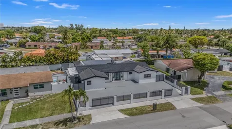 2901 Village Green Drive Miami FL 33175