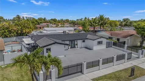 2901 Village Green Drive Miami FL 33175