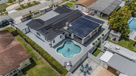 2901 Village Green Drive Miami FL 33175