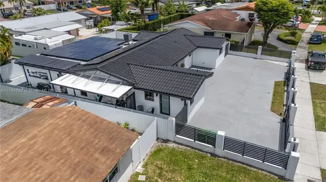 2901 Village Green Drive Miami FL 33175