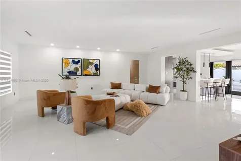 2901 Village Green Drive Miami FL 33175