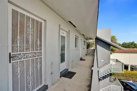 13105 Ixora Court North Miami FL 33181
