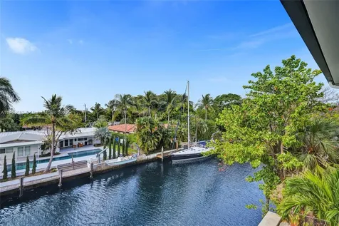 13105 Ixora Court North Miami FL 33181