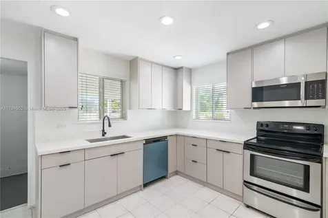 6330 SW 27th Street Miami FL 33155