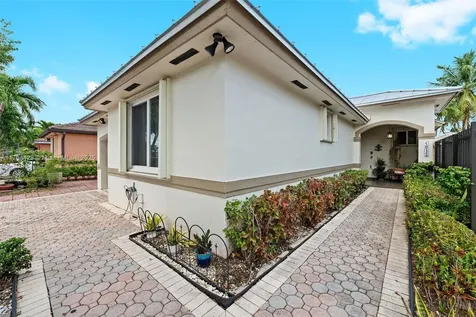 7045 SW 161 Place Miami FL 33193