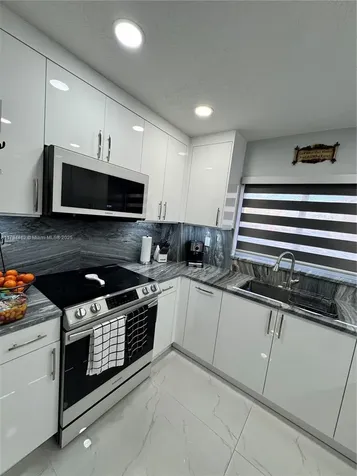 12663 NW 8th Way Miami FL 33182