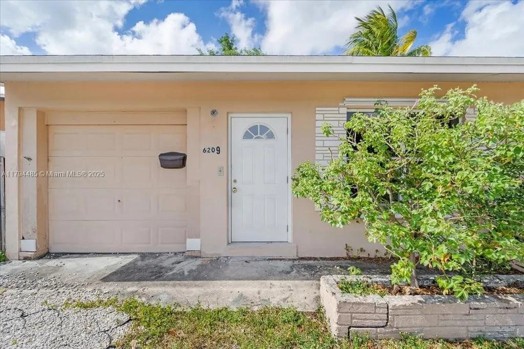 6209 Dawson Street Hollywood FL 33023
