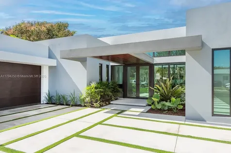 6616 SW 64th Avenue South Miami FL 33143