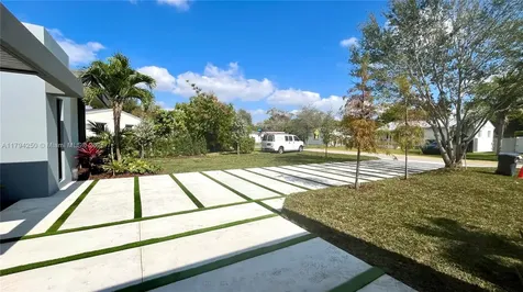 6616 SW 64th Avenue South Miami FL 33143