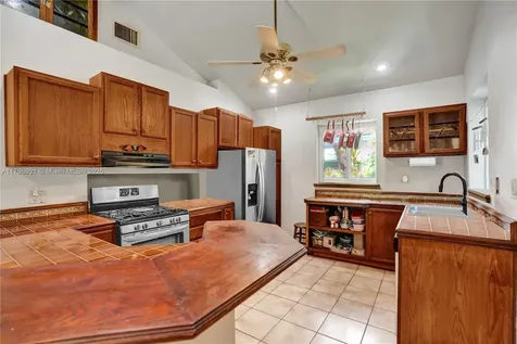 326 S 14th Avenue Hollywood FL 33020