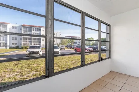 2860 Somerset Drive Lauderdale Lakes FL 33311