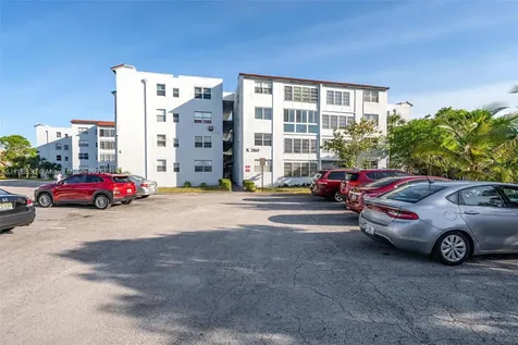 2860 Somerset Drive Lauderdale Lakes FL 33311