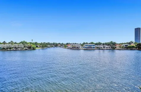 20165 NE 39 Place Aventura FL 33180