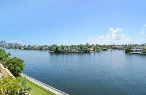 20165 NE 39 Place Aventura FL 33180