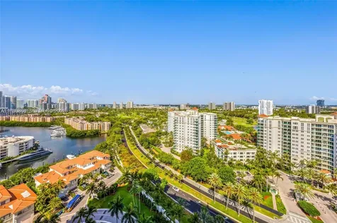 20165 NE 39 Place Aventura FL 33180