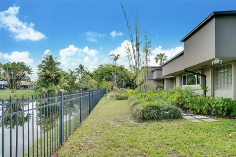 610 Lake Dasha Circle Plantation FL 33324