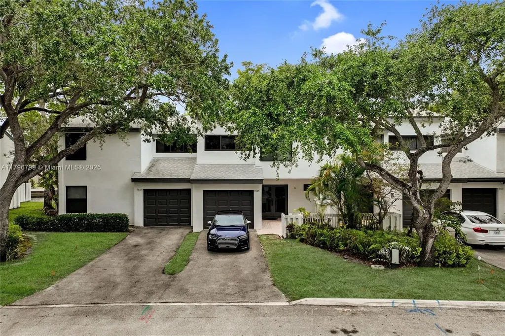 9885 Fairway Cove Lane Plantation FL 33324