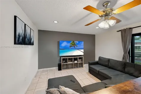 9885 Fairway Cove Lane Plantation FL 33324