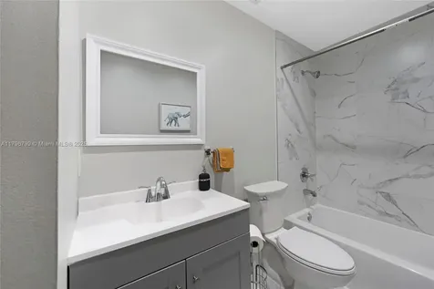 9885 Fairway Cove Lane Plantation FL 33324