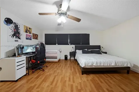 9885 Fairway Cove Lane Plantation FL 33324