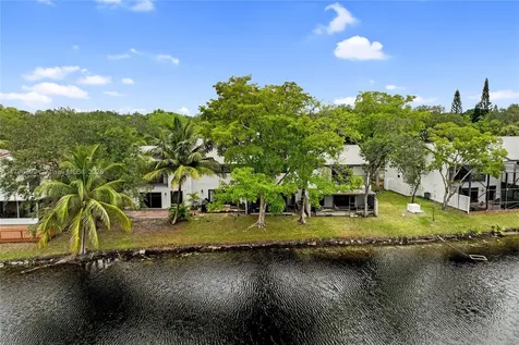 9885 Fairway Cove Lane Plantation FL 33324