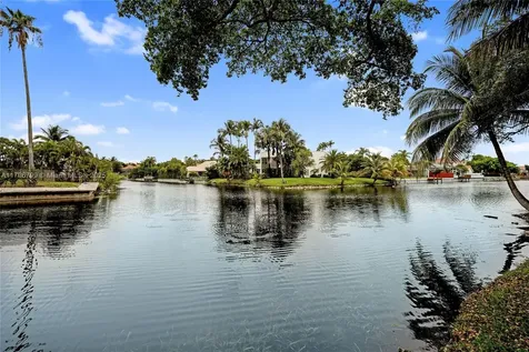 9885 Fairway Cove Lane Plantation FL 33324