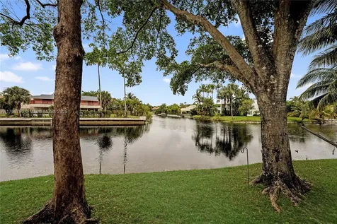 9885 Fairway Cove Lane Plantation FL 33324