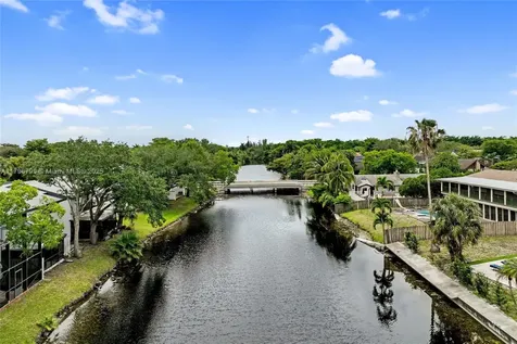 9885 Fairway Cove Lane Plantation FL 33324