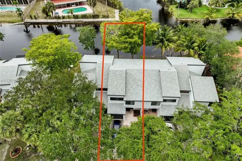 9885 Fairway Cove Lane Plantation FL 33324
