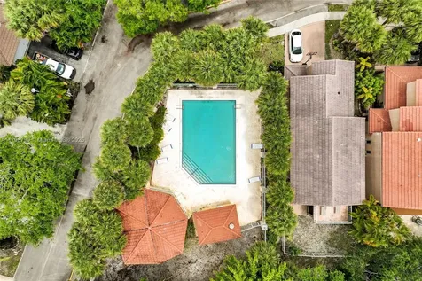 9885 Fairway Cove Lane Plantation FL 33324