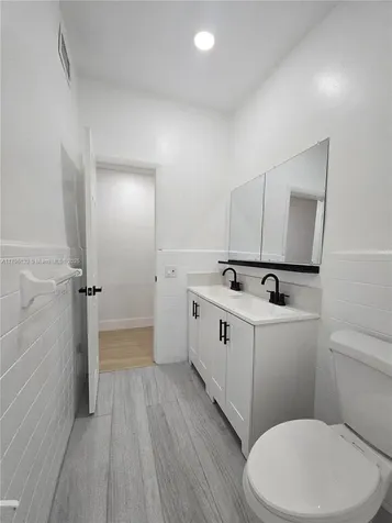 585 NE 138th Street North Miami FL 33161