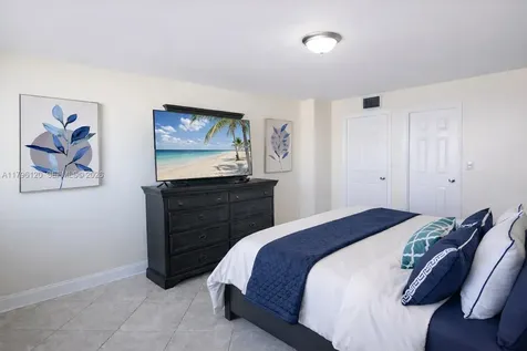 2101 S Ocean Drive Hollywood FL 33019