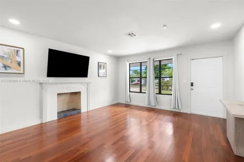 1100 N 31st Court Hollywood FL 33021