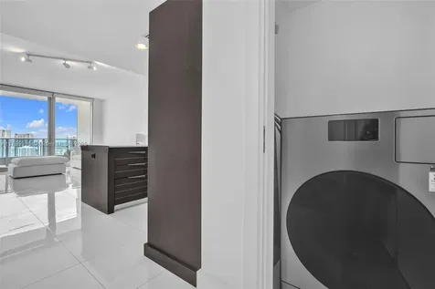 200 Biscayne Boulevard Way Miami FL 33131