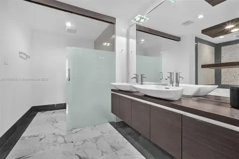 200 Biscayne Boulevard Way Miami FL 33131