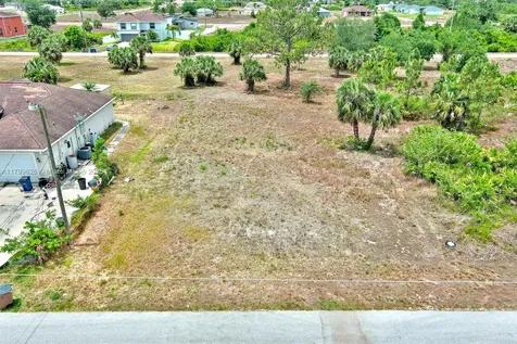 914 S Mercury Avenue Lehigh Acres FL 33974