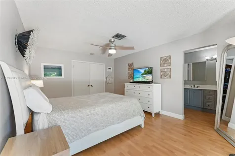 2421 NW 102nd Way Pembroke Pines FL 33026