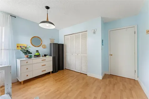 2421 NW 102nd Way Pembroke Pines FL 33026