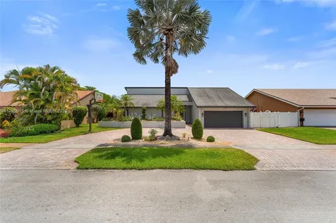 2421 NW 102nd Way Pembroke Pines FL 33026