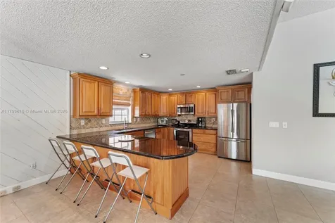 2421 NW 102nd Way Pembroke Pines FL 33026