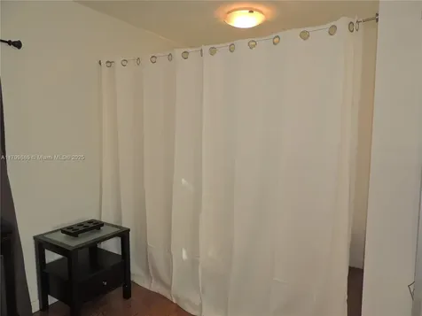 1215 Meridian Avenue Miami Beach FL 33139