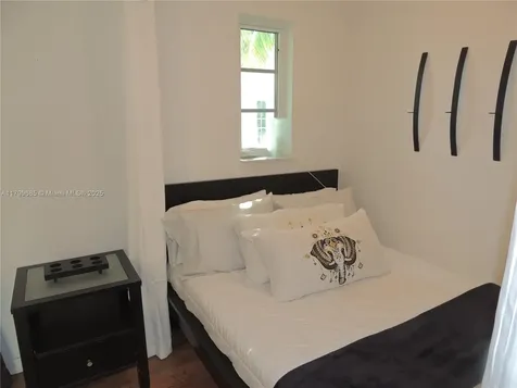 1215 Meridian Avenue Miami Beach FL 33139