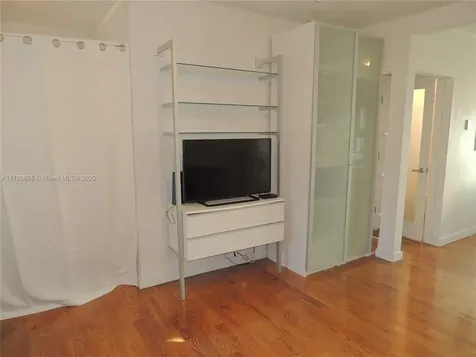 1215 Meridian Avenue Miami Beach FL 33139