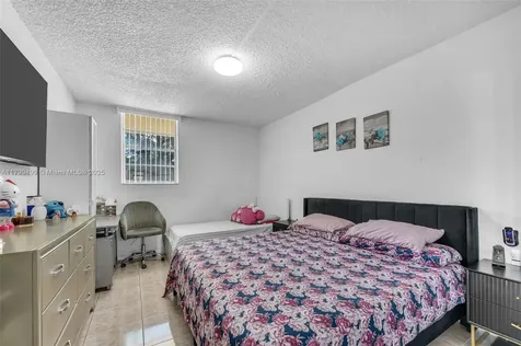 4550 NW 9th Street Miami FL 33126