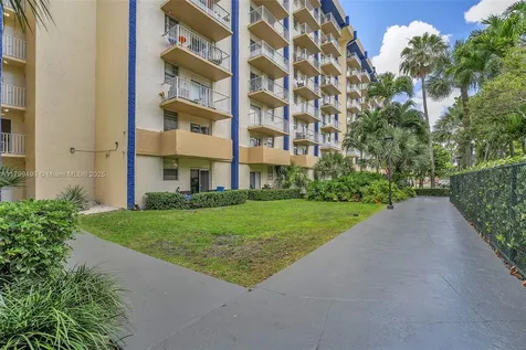 4550 NW 9th Street Miami FL 33126