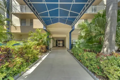 4550 NW 9th Street Miami FL 33126
