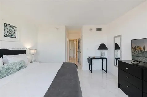 19370 Collins Avenue Sunny Isles Beach FL 33160