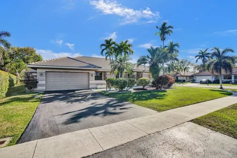 1930 W Oak Knoll Circle Davie FL 33324